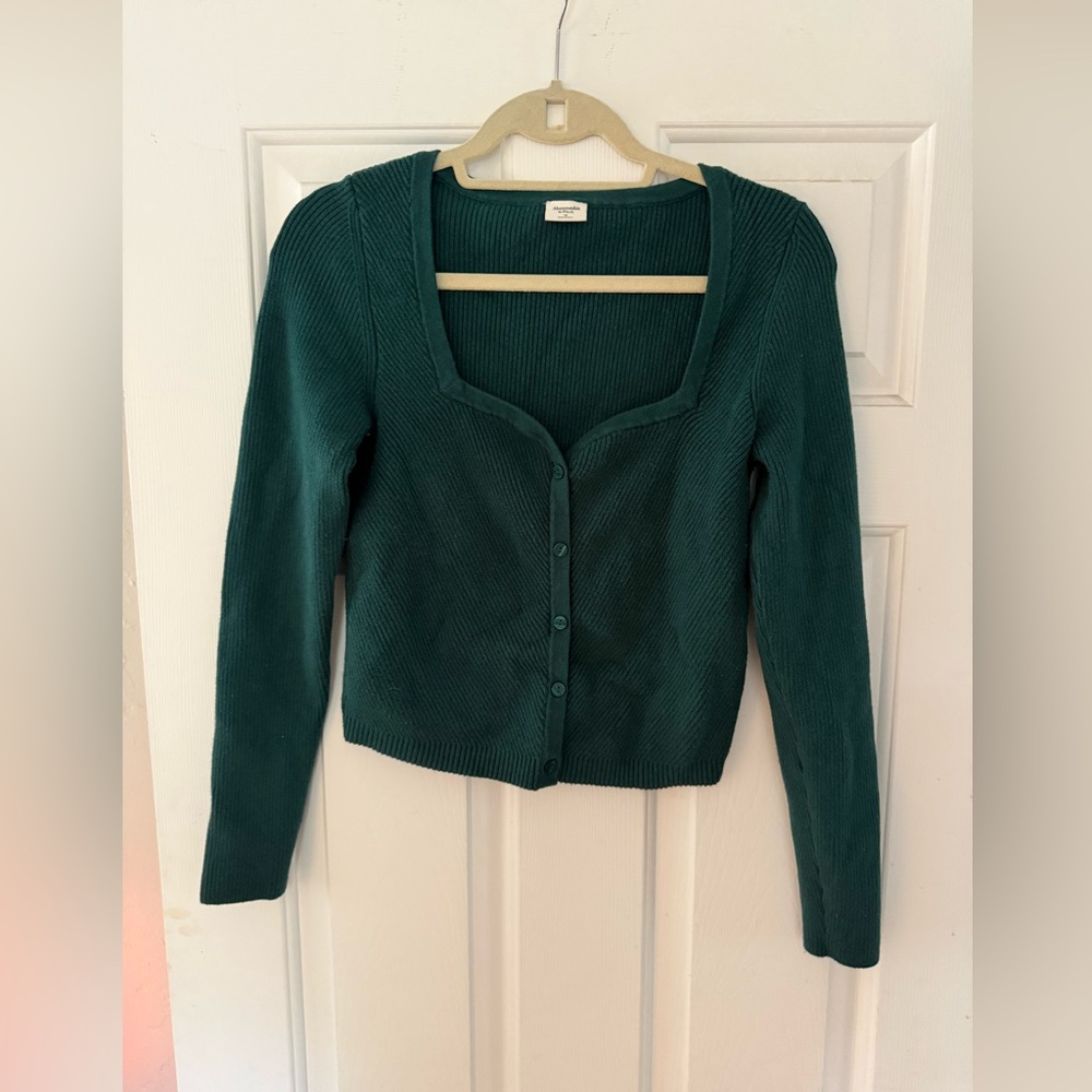 Abercrombie & Fitch green ribbed button-up cardigan with a square neckline